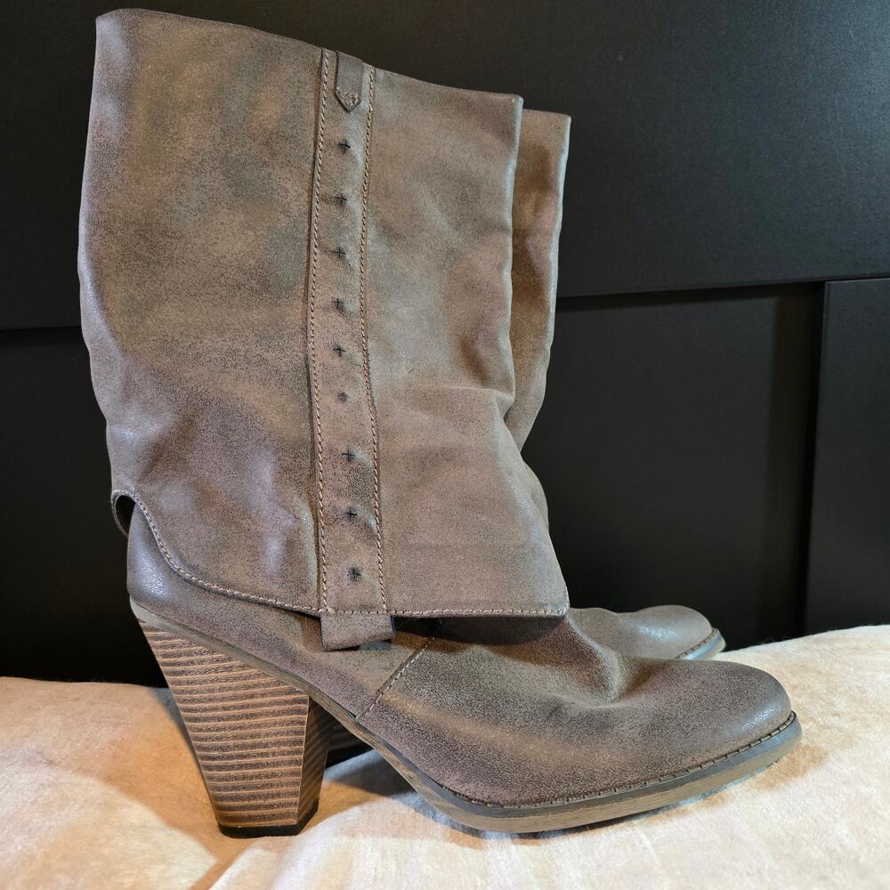 MIA brown faux leather mid calf pull on boots chunky heel fold over stud size 10